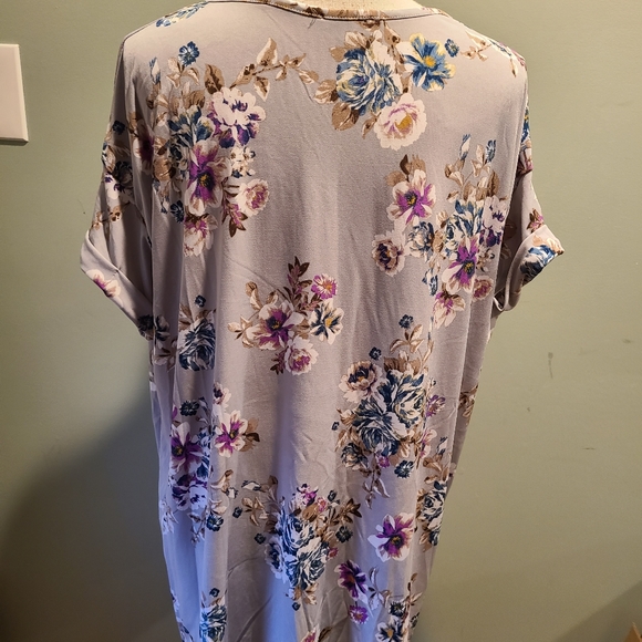 Gray, Lavender & Blue Bouquet Top - Picture 5 of 7